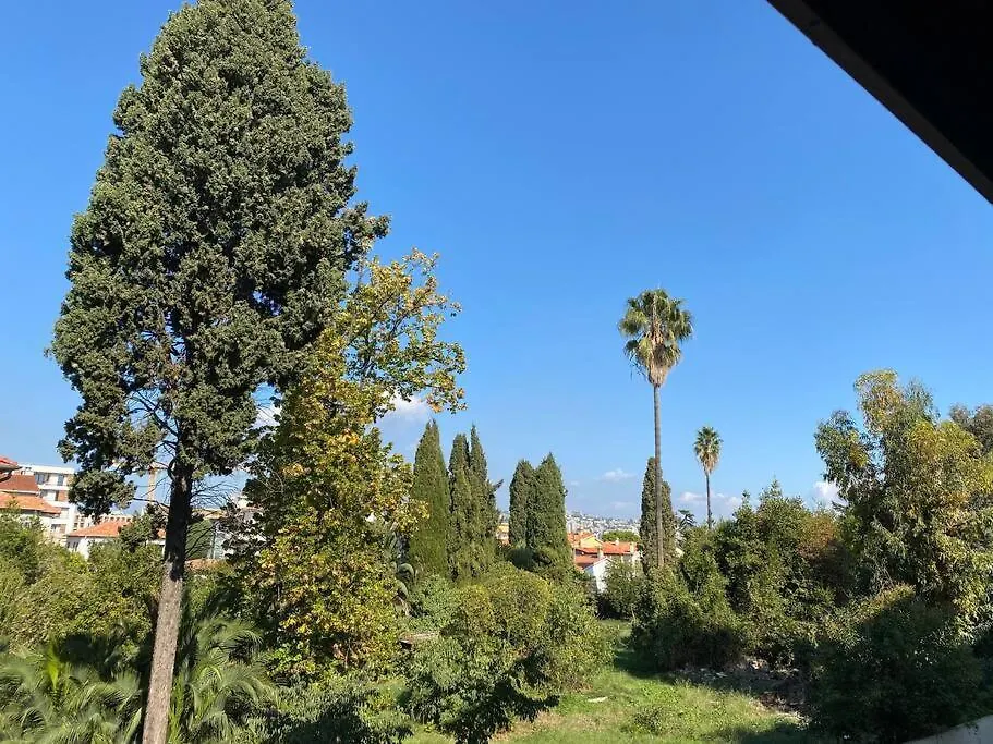 Bel Appartement Avec Emplacement Ideal Saint-Laurent-du-Var Apartman